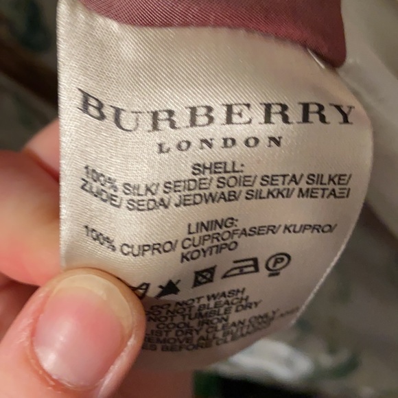 Authentic silk Burberry trench. Would best fit. 2-6 US. Perfect condition. - Picture 7 of 7